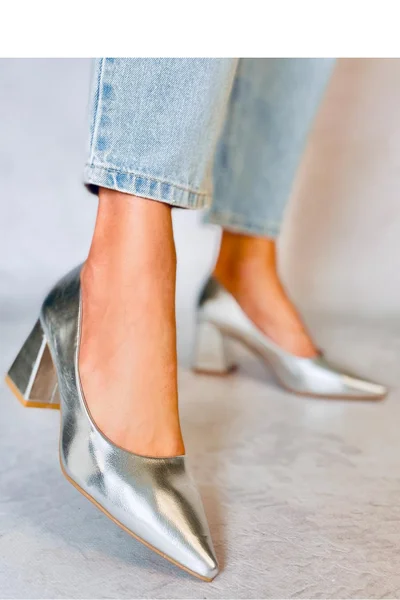 Stříbrné klasické lodičky na podpatku - Elegantní kroky
