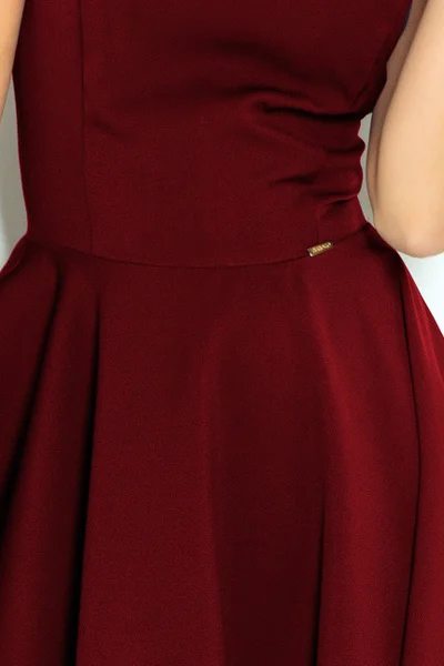 Rozšířené dámské šaty v bordó barvě s výstřihem ve tvaru srdce 11 model 75088