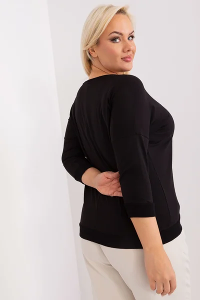 Černá plus size dámská halenka s aplikacemi - Elegantní design