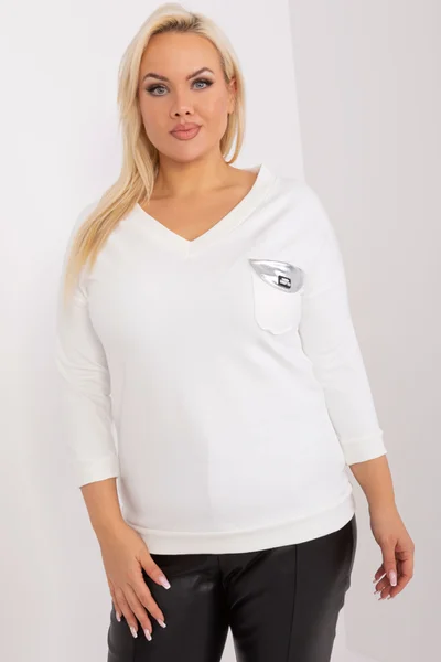 Krémová plus size dámská halenka s výstřihem - FPrice