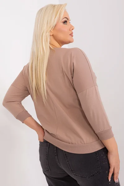 Žebrovaná plus size dámská halenka v tmavě béžové barvě