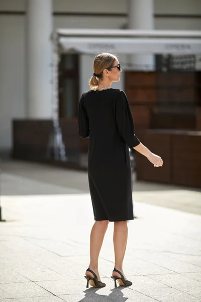 Černé šaty s odnímatelným řetízkem - Morgana