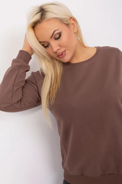 Kávová plus size dámská halenka s kulatým výstřihem