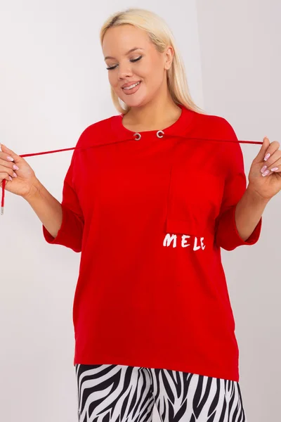 Fashionhunters červená plus size halenka s kulatým výstřihem