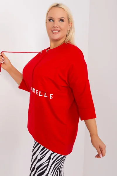 Fashionhunters červená plus size halenka s kulatým výstřihem