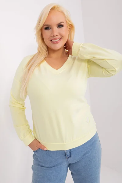 Fashionhunters: Světle žlutá dámská plus size halenka