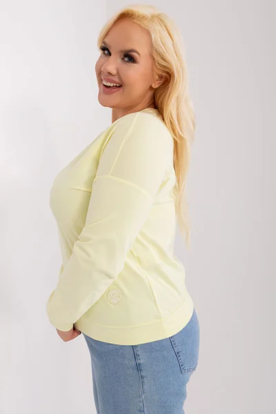 Fashionhunters: Světle žlutá dámská plus size halenka