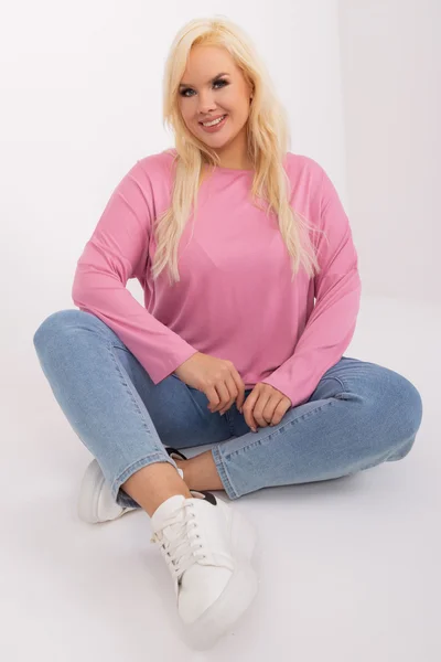 Plus size růžová halenka s nášivkou - Fashionhunters