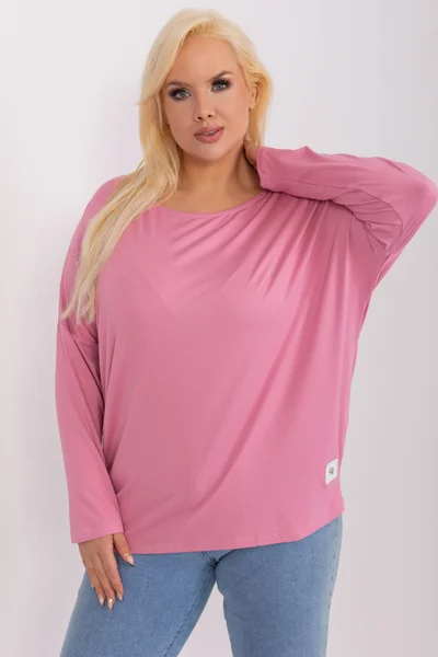 Plus size růžová halenka s nášivkou - Fashionhunters