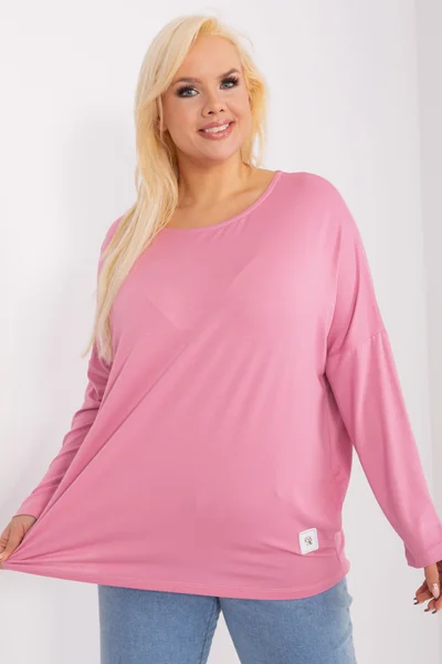 Plus size růžová halenka s nášivkou - Fashionhunters