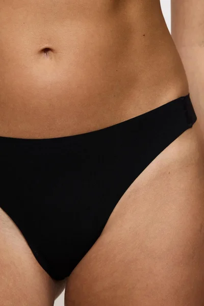 Dámská tanga Triumph Black Invisible Comfort