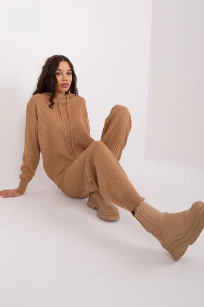 Ležérní Camel souprava s proužky od Fashionhunters