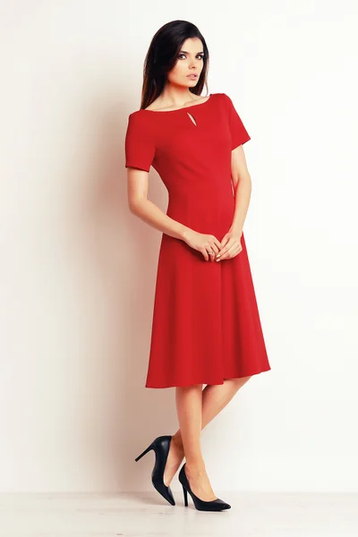 Krátké červené šaty - Stylizovaná Elegance