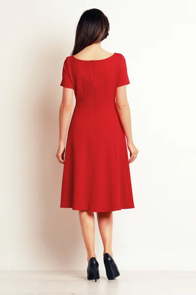 Krátké červené šaty - Stylizovaná Elegance