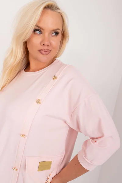 Světle růžová plus size dámská halenka s aplikací Fashionhunters