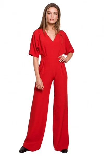 Červený overal s širokými nohavicemi a výstřihem do V od značky Style