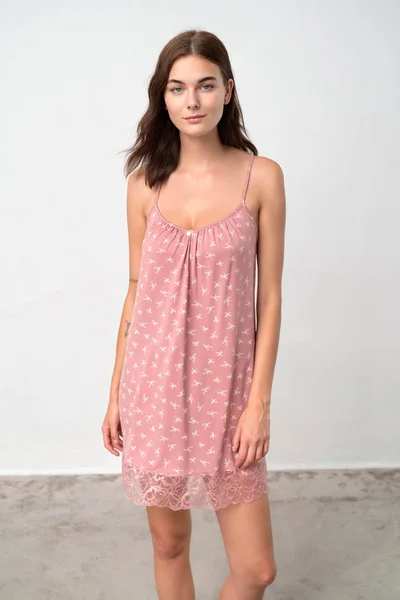Růžová noční košilka s mašličkami pro ženy