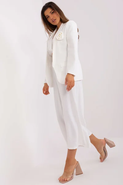 Krémové elegantní sako s rozepnutými knoflíky od značky FPrice