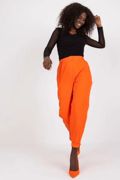 Oranžové dámské kalhoty s kapsami od FPrice