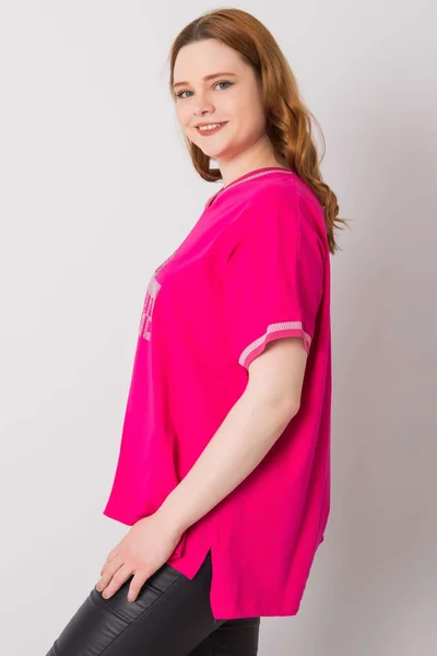 Oversized dámská fuchsiová halenka s nášivkou - Fashionhunters