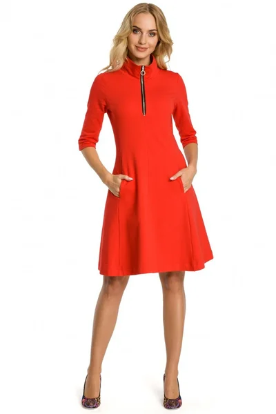 Červené šaty s límcem na zip od Moe - pohodlný teplákový úplet s kapsami