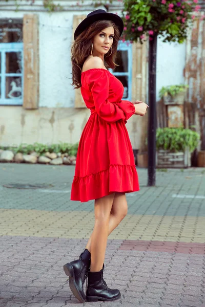 DAISY - Červené dámské šaty s volánky 5BGQ Numoco