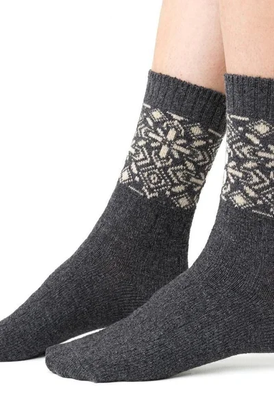 Teplé šedé ponožky s norským vzorem