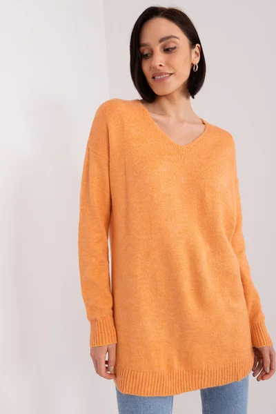 Fashionhunters: Dámský světle oranžový oversized svetr