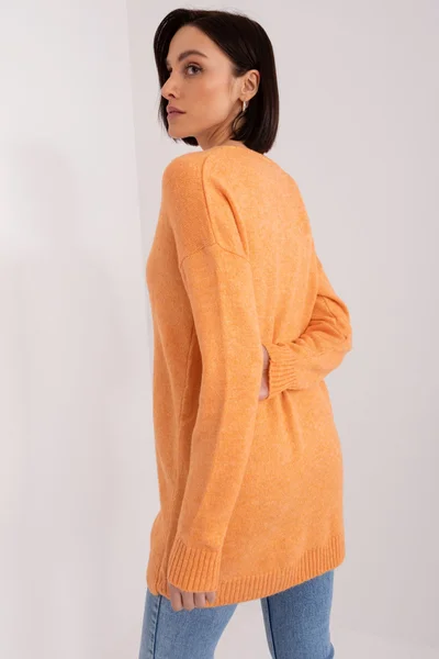 Fashionhunters: Dámský světle oranžový oversized svetr