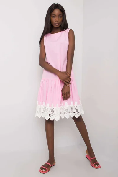 Růžové krajkové dámské šaty FPrice