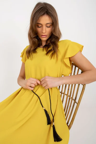 Tmavě žluté letní šaty s volánkem a krátkými rukávy FPrice