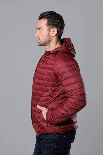 Pánská bunda na zimu s kapucí v bordó barvě od J.STYLE