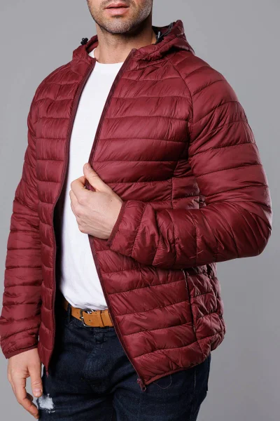Pánská bunda na zimu s kapucí v bordó barvě od J.STYLE