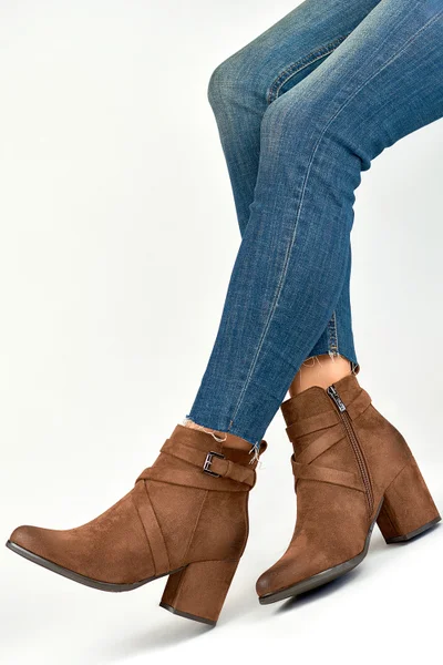 Klasické hnědé dámské boty na podpatku - Elegantní Eko Laura