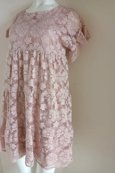 Růžové volánové šaty Moe - nad kolena