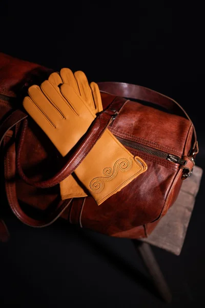 Kožené elegantní rukavice s fleecovou podšívkou