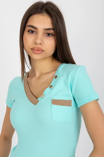 Osvežující dámské tričko v barvě máty s unikátním střihem a značkou FPrice