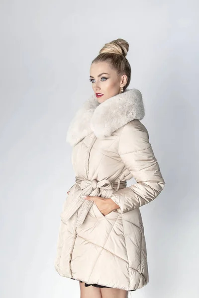 Zimní kabát s kožešinou Ann Gissy - Béžový Péřový Trapéz
