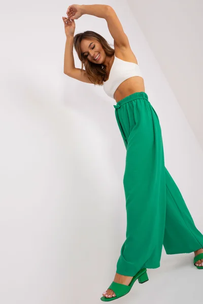 Letní zelené dámské kalhoty OCH BELLA - TW-SP-BI-2086