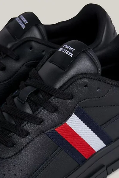 Kožené pánské tenisky s pruhovaným designem od Tommy Hilfiger