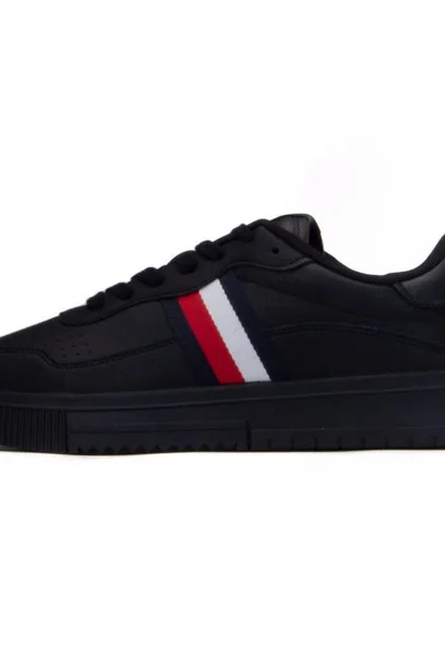 Kožené pánské tenisky s pruhovaným designem od Tommy Hilfiger