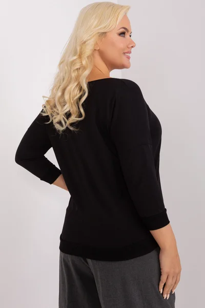 Černá plus size dámská halenka s aplikací - Elegantní design