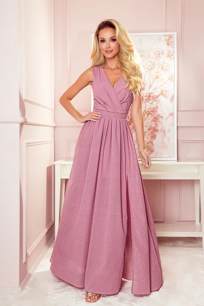 JUSTINE - Dlouhé dámské šaty v pudrově růžové barvě s brokátem, s výstřihem a zavazováním 