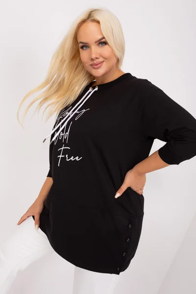 Černá plus size dámská halenka s nápisem - FPrice Trendy