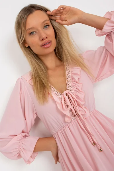 Boho šaty s volánem Winona v růžové - Fashionhunters