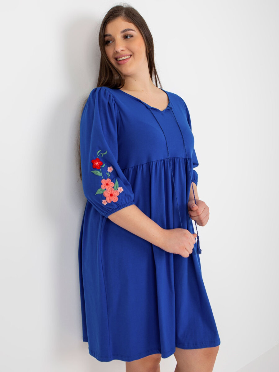 Modré plus size šaty s výšivkou - Rozšířený střih, jedna velikost i523_2016103362769