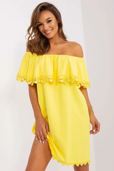 Žluté koktejlové šaty s volánem - Elegantní LK SK FPrice