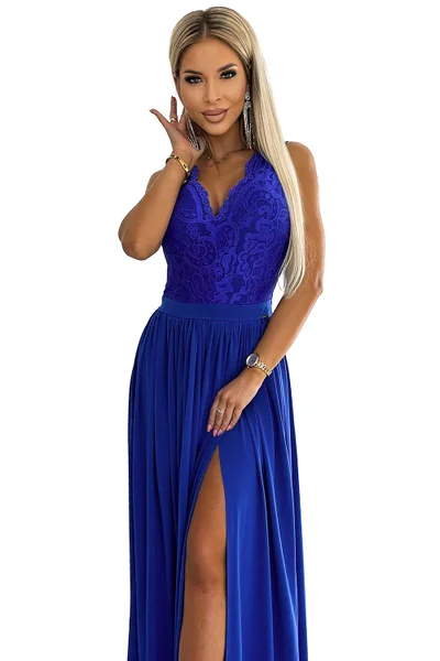 LEA - Světle modré dlouhé dámské šaty s krajkovým výstřihem