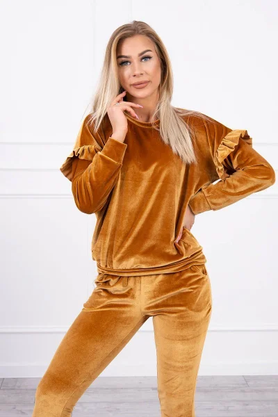 Velurová souprava s volánky K-Fashion - camel