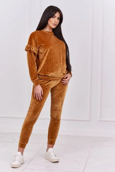 Velurová souprava s volánky K-Fashion - camel